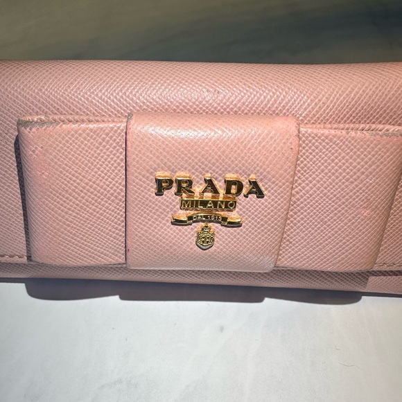 Authentic Preowned Prada Saffiano Bow key Holder - Picture 2 of 8